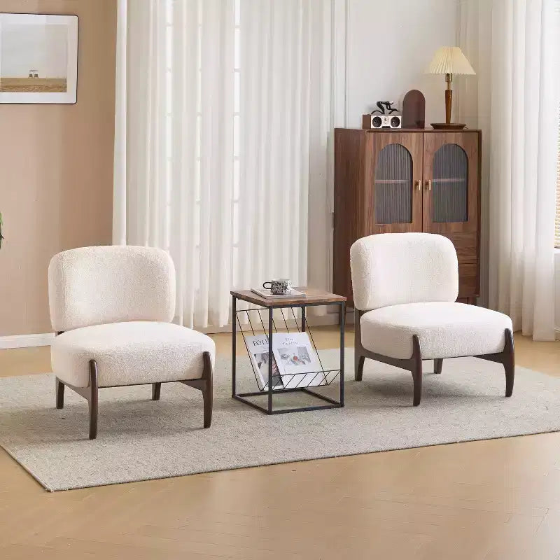 Fauteuil d'appoint en bois d'hévéa de style moderne, rembourré en tissu bouclé.