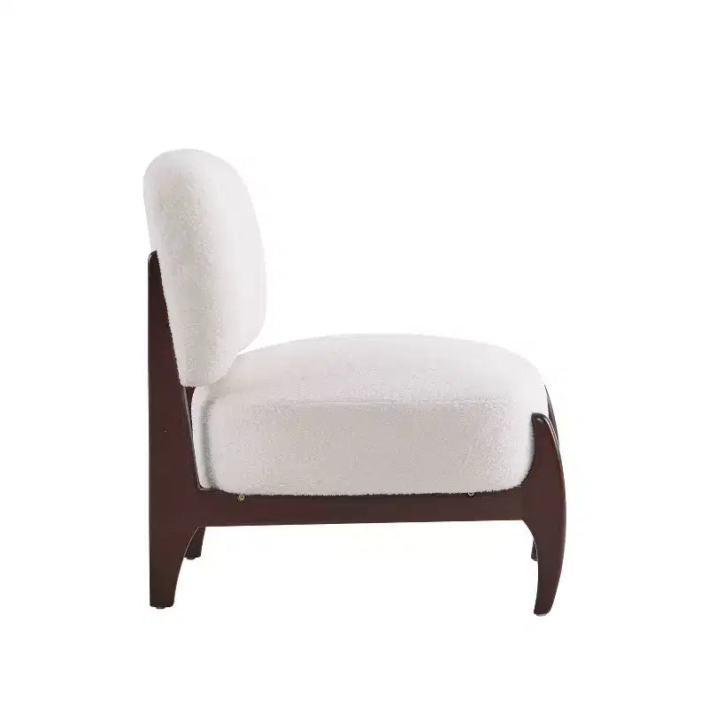 Fauteuil d'appoint en bois d'hévéa de style moderne, rembourré en tissu bouclé.