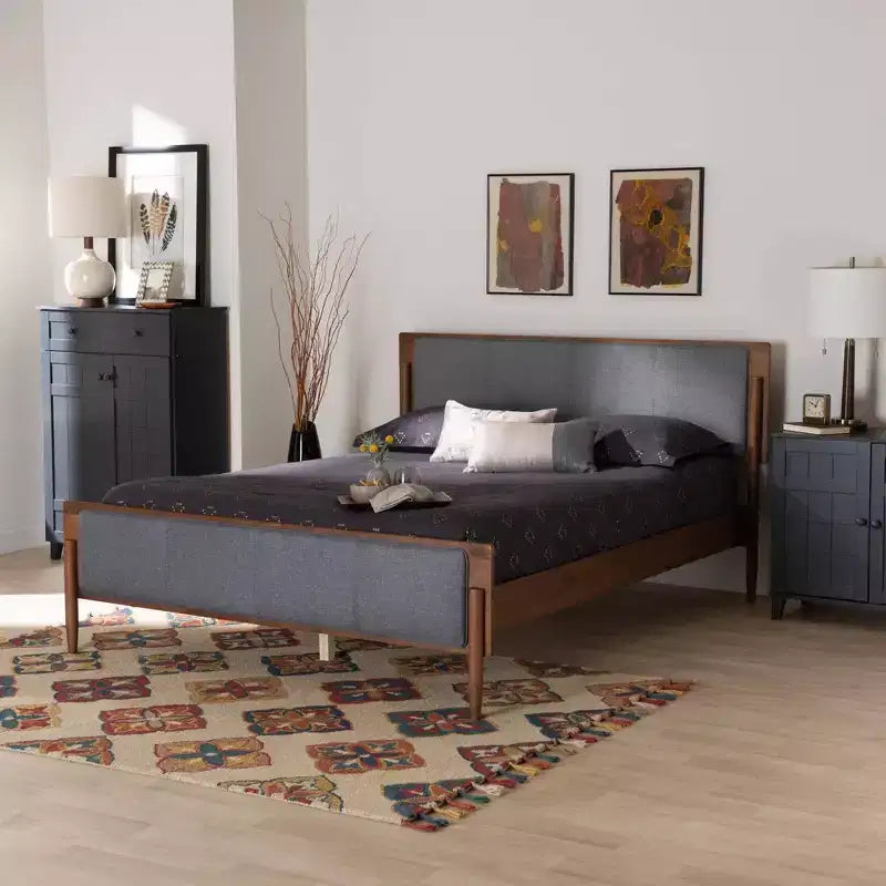 Lit plateforme en bois : design du milieu du siècle, rembourré en mousse, pas besoin de sommier tapissier.