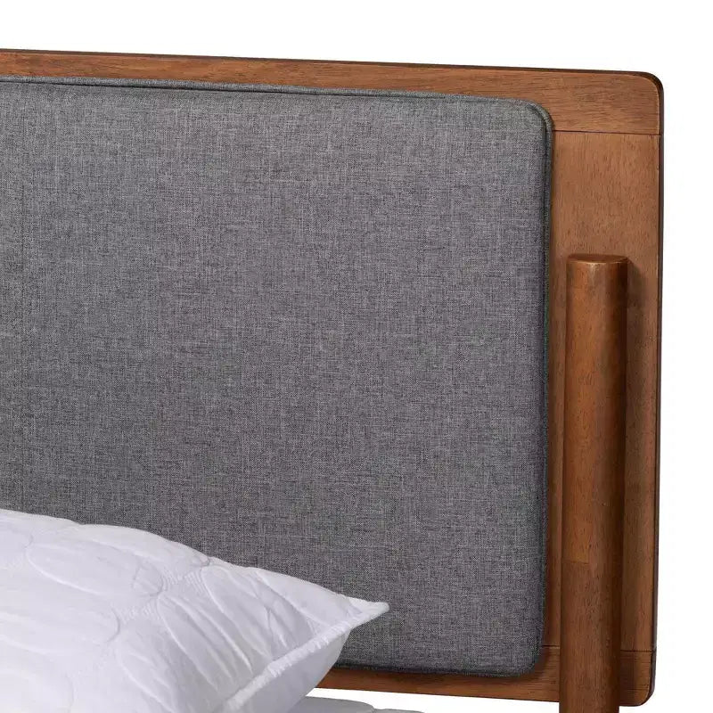 Lit plateforme en bois : design du milieu du siècle, rembourré en mousse, pas besoin de sommier tapissier.
