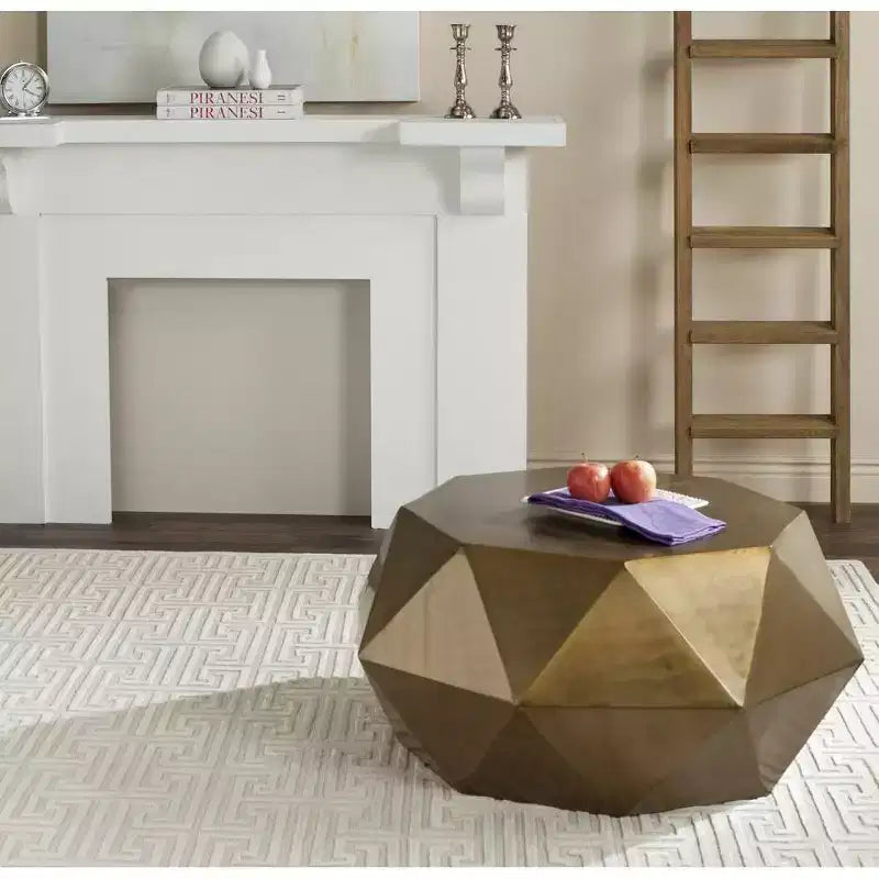 Table basse à facettes
