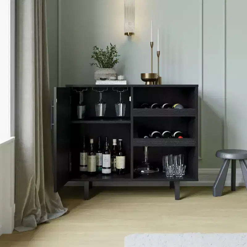 Bar classique et meuble d'appoint avec armoire à porte unique de style Shaker avec rangement suspendu pour verres et étagères ouvertes pour bouteilles