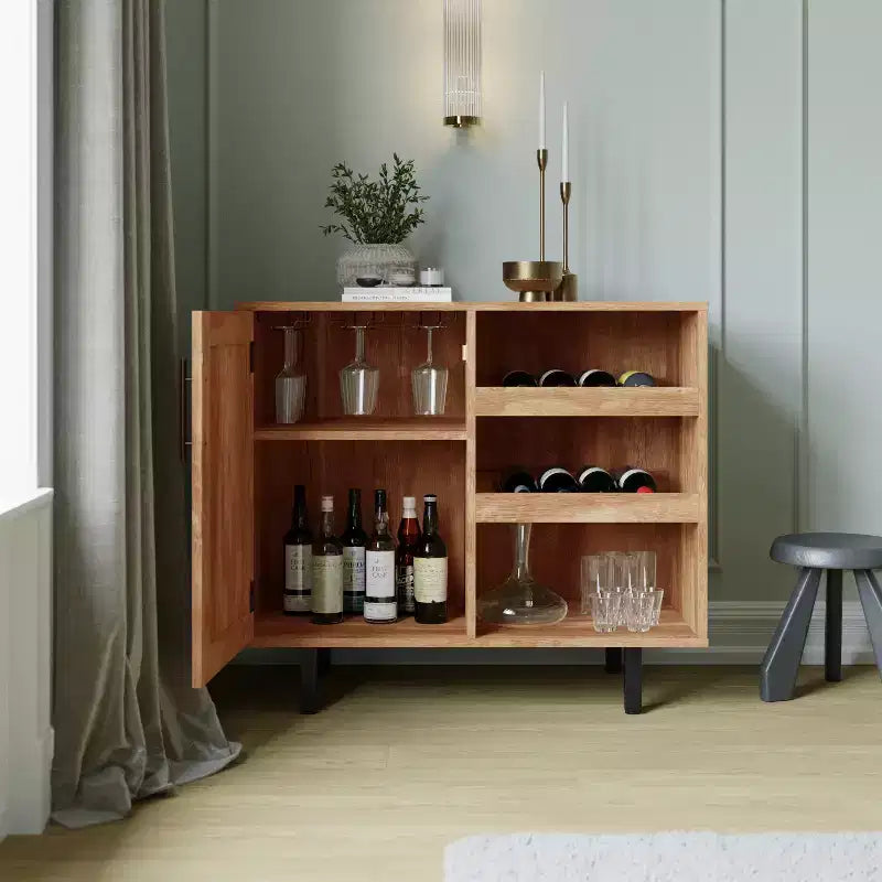 Bar classique et meuble d'appoint avec armoire à porte unique de style Shaker avec rangement suspendu pour verres et étagères ouvertes pour bouteilles