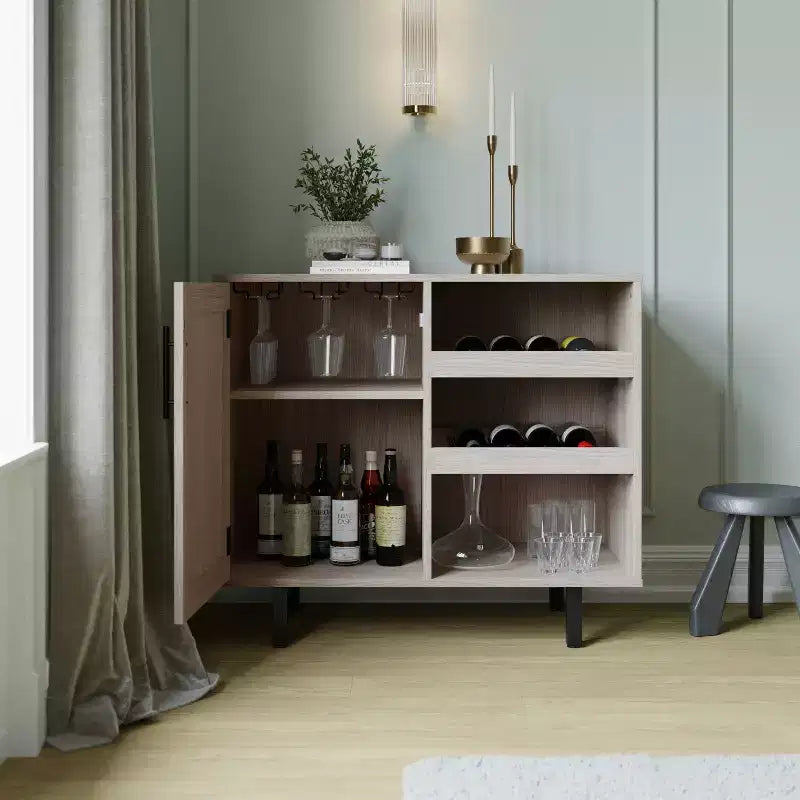 Bar classique et meuble d'appoint avec armoire à porte unique de style Shaker avec rangement suspendu pour verres et étagères ouvertes pour bouteilles