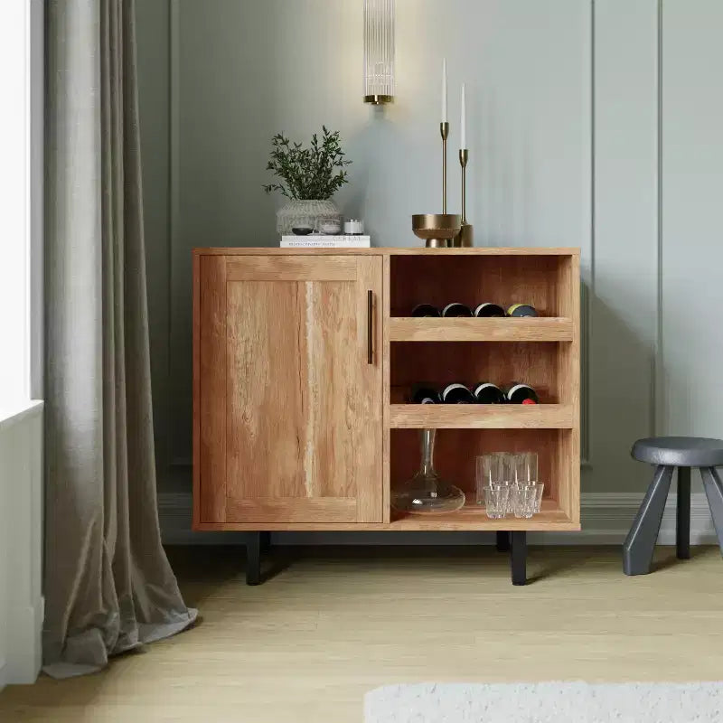 Bar classique et meuble d'appoint avec armoire à porte unique de style Shaker avec rangement suspendu pour verres et étagères ouvertes pour bouteilles