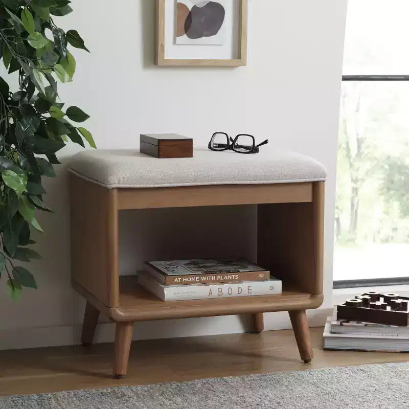 Banc à étagères ouvertes avec coussin