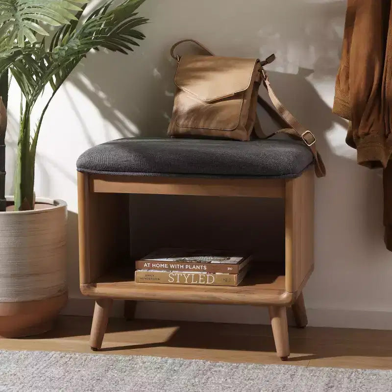 Banc à étagères ouvertes avec coussin