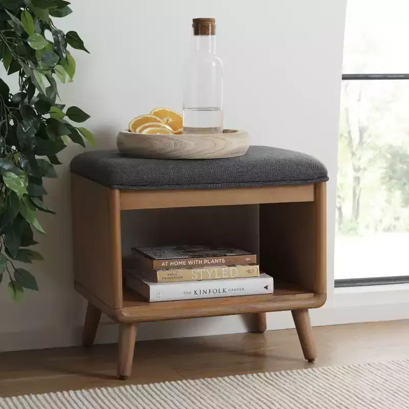 Banc à étagères ouvertes avec coussin