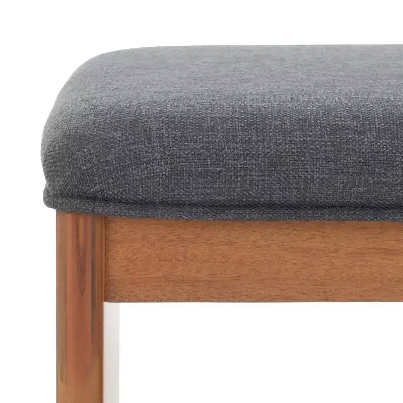 Banc à étagères ouvertes avec coussin