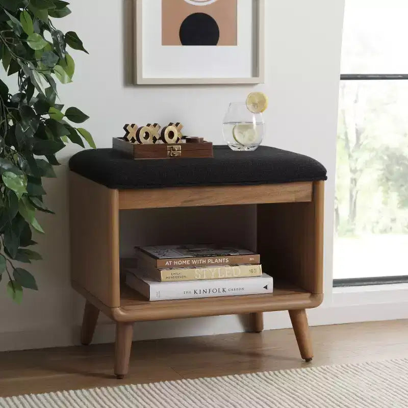 Banc à étagères ouvertes avec coussin